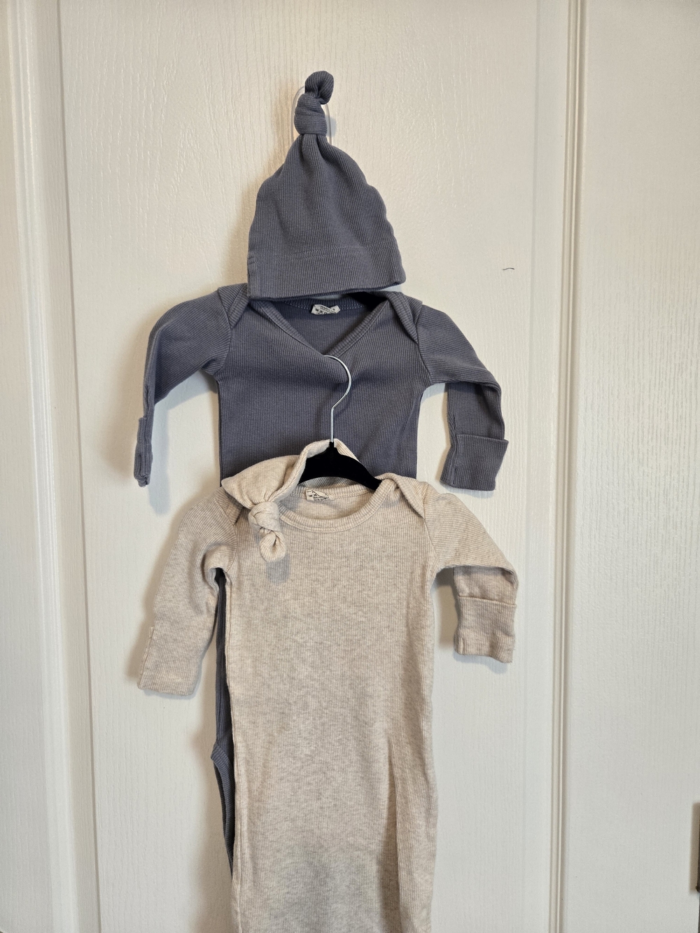 Mushie Knot Hat & Gown Baby Set in Dusty Blue and Light Heather